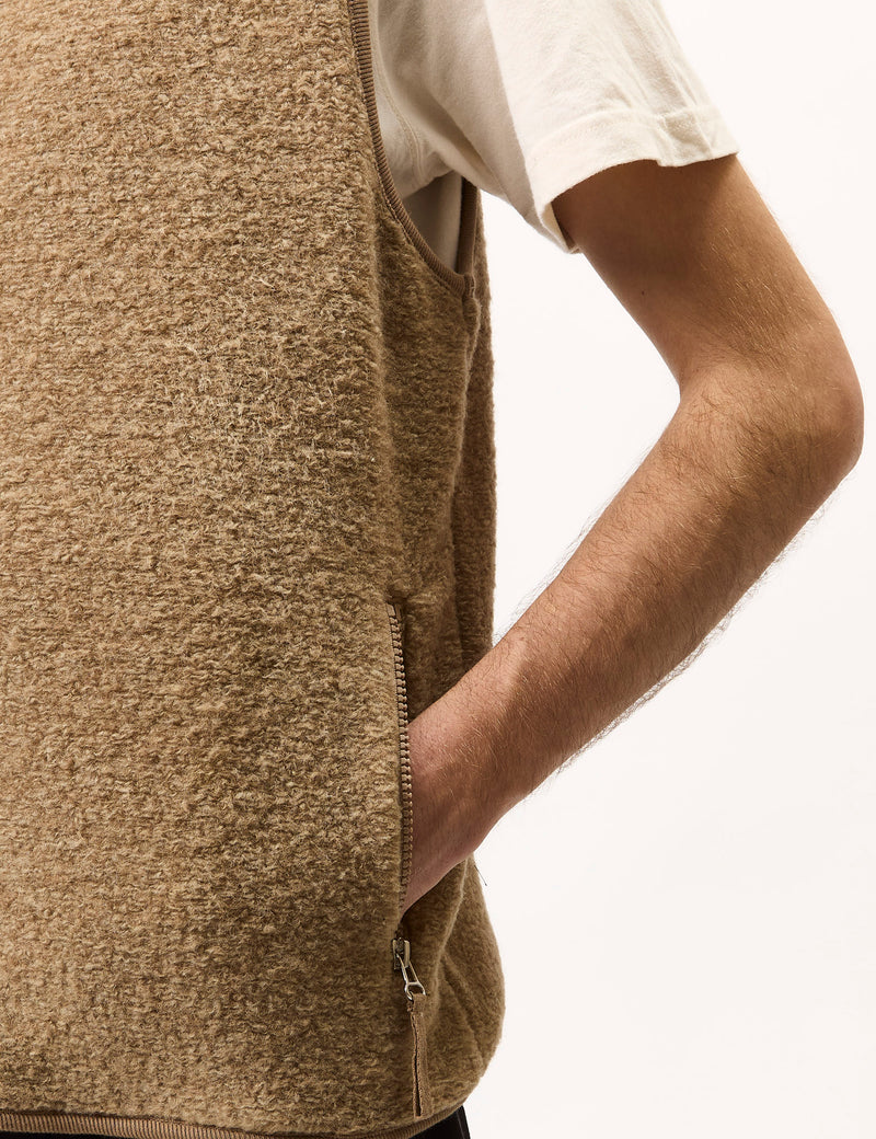 Universal Works Climbing Gilet (Teddy Fleece) Sand