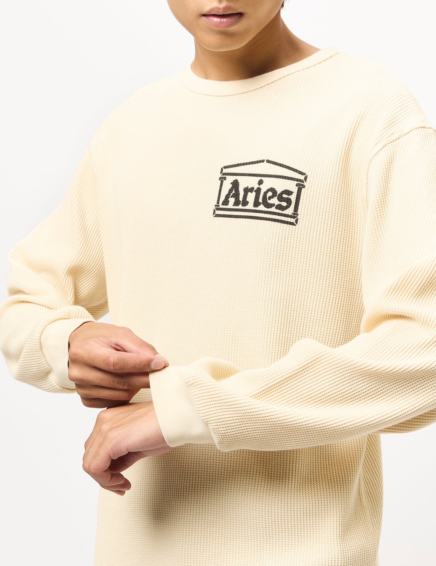 Tシャツ・カットソー 1993studio Lettering graphic waffle long sleeve beige Aries Waffle Long Sleeve T-Shirt - Ecru | Article.