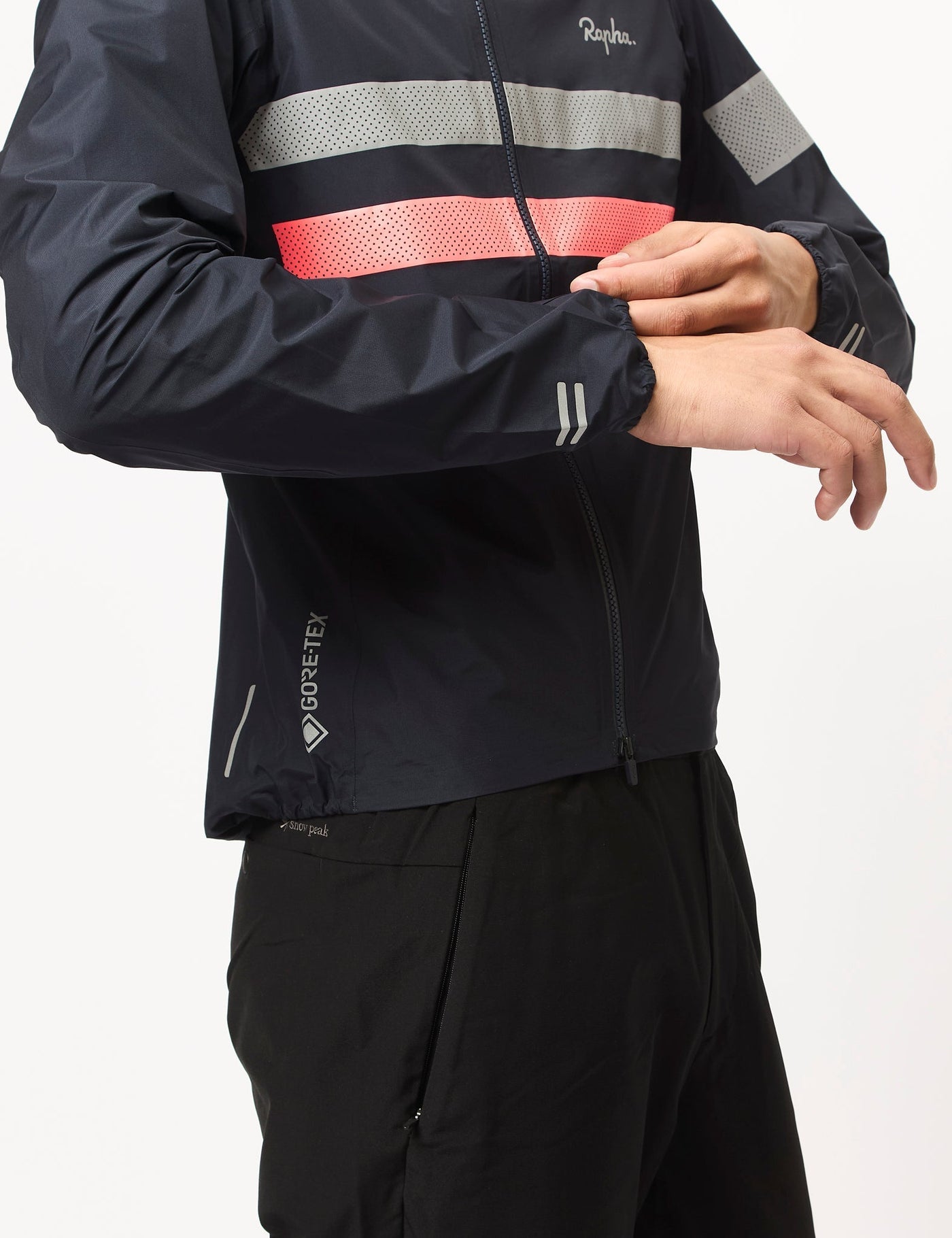 【美品】Rapha BREVET GORE-TEX RAIN JACKET S Rapha Brevet Gore-Tex Rain Jacket - Dark Navy/High-Vis Pink | Article.