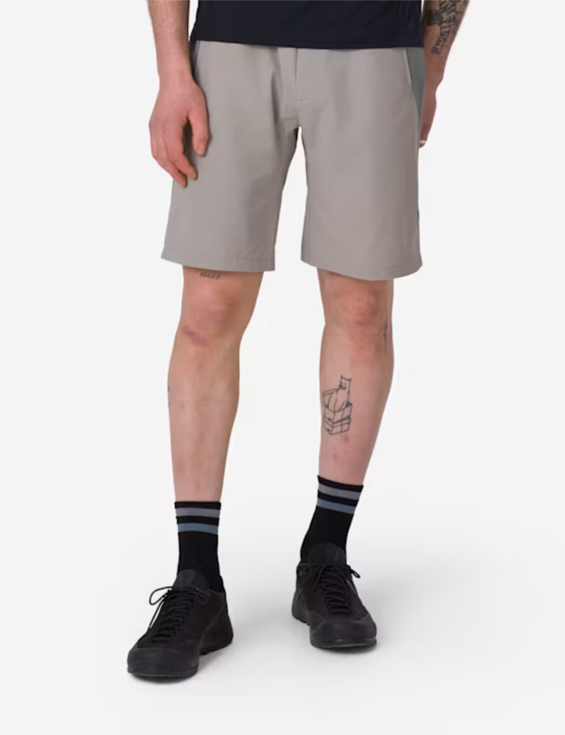 Rapha Men's Explore Shorts - Rock Beige/Sage Grey