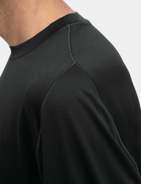 Portal Lateral Peak Long Sleeve T-Shirt - Black Beauty
