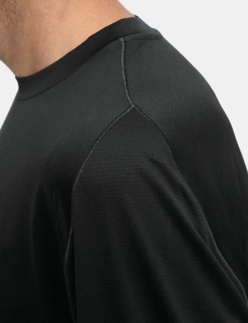 Portal Lateral Peak T-Shirt - Black Beauty