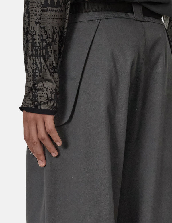 ROA Buckle Chino Pant - Anthracite Grey