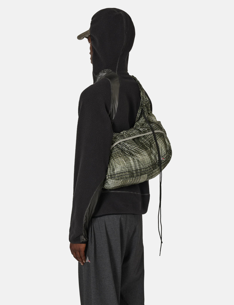 ROA LAKI Packable Knot Bag - Black/Green | Article.