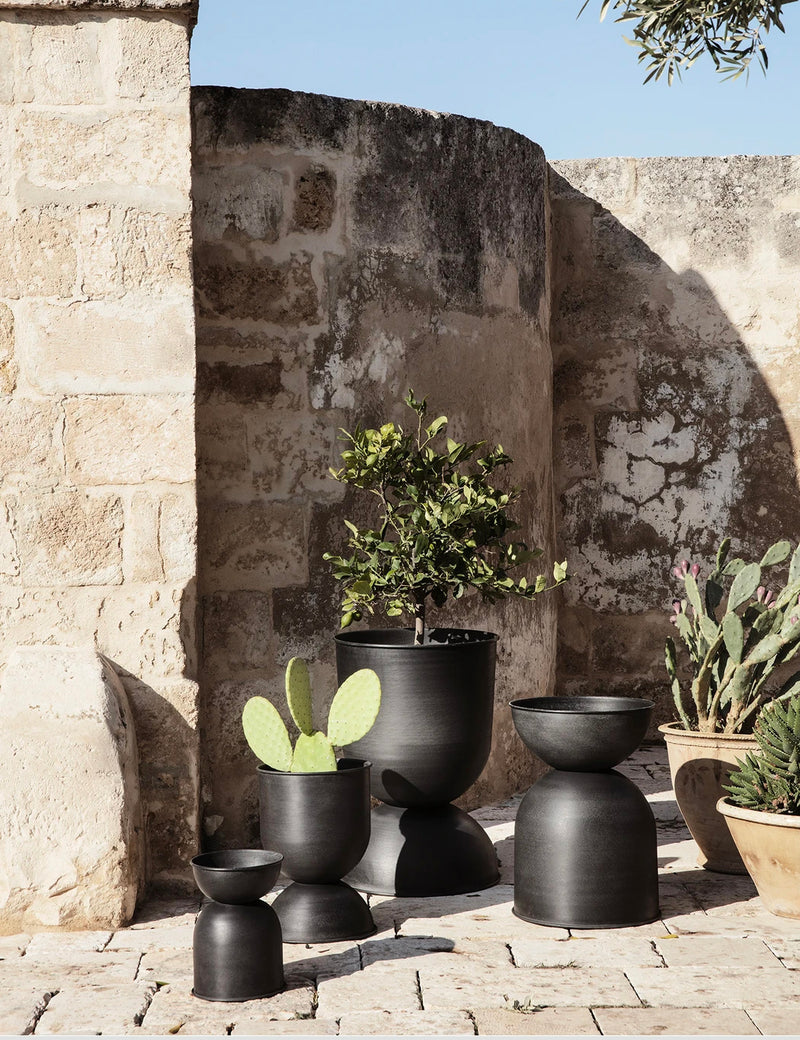Ferm Living Hourglass Plant Pot (Extra Small) - Black