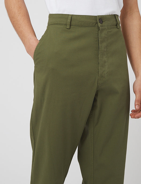 Chino militaire Universal Works - Olive clair