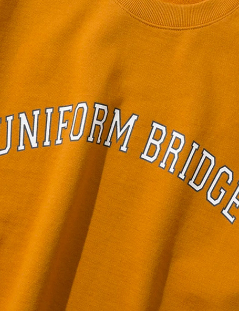 ユニフォームブリッジアーチロゴスウェットシャツ-オレンジ