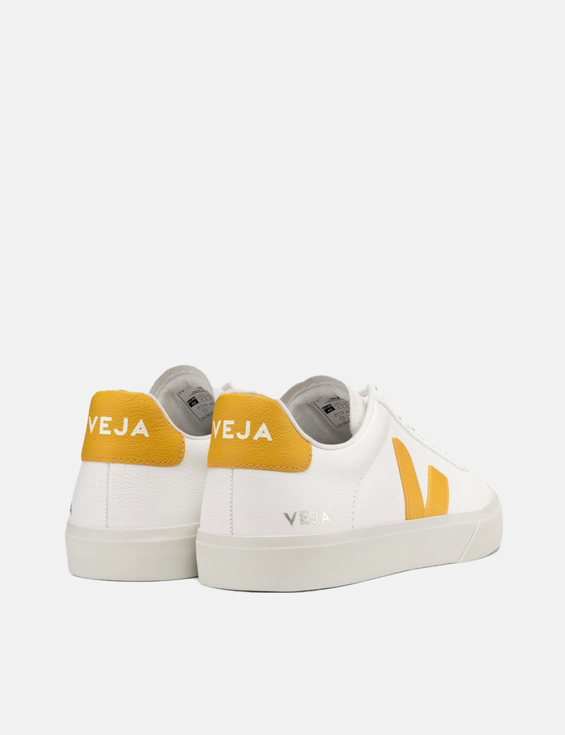 Women's Veja Campo Trainers (Chromefree Leather) - Extra White/Ouro