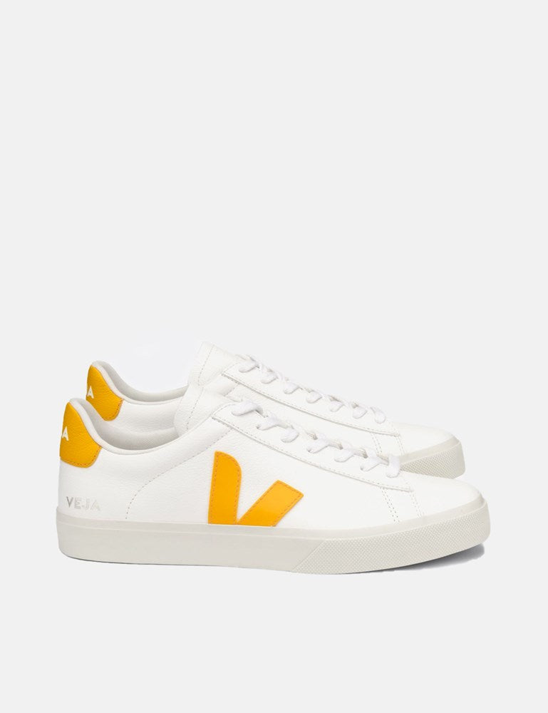 Women's Veja Campo Trainers (Chromefree Leather) - Extra White/Ouro