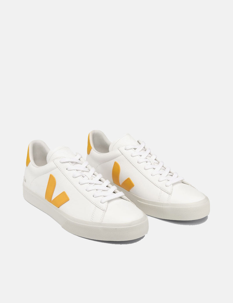 Veja Campo Trainers (Chromefree Leather) - Extra White/Ouro