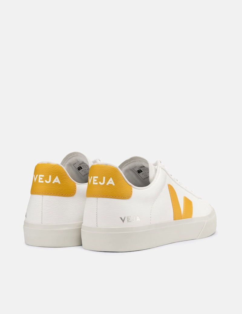 Veja Campo Trainers (Chromefree Leather) - Extra White/Ouro