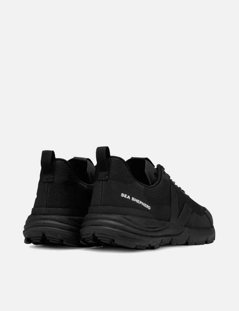 Veja Dekkan Trainers (Alveomesh) - Sea Shepherd Black