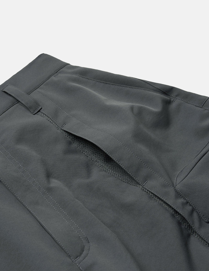 GOOPiMADE “DP-4” Multi-Pocket Utility Shorts - D-Buschgrün