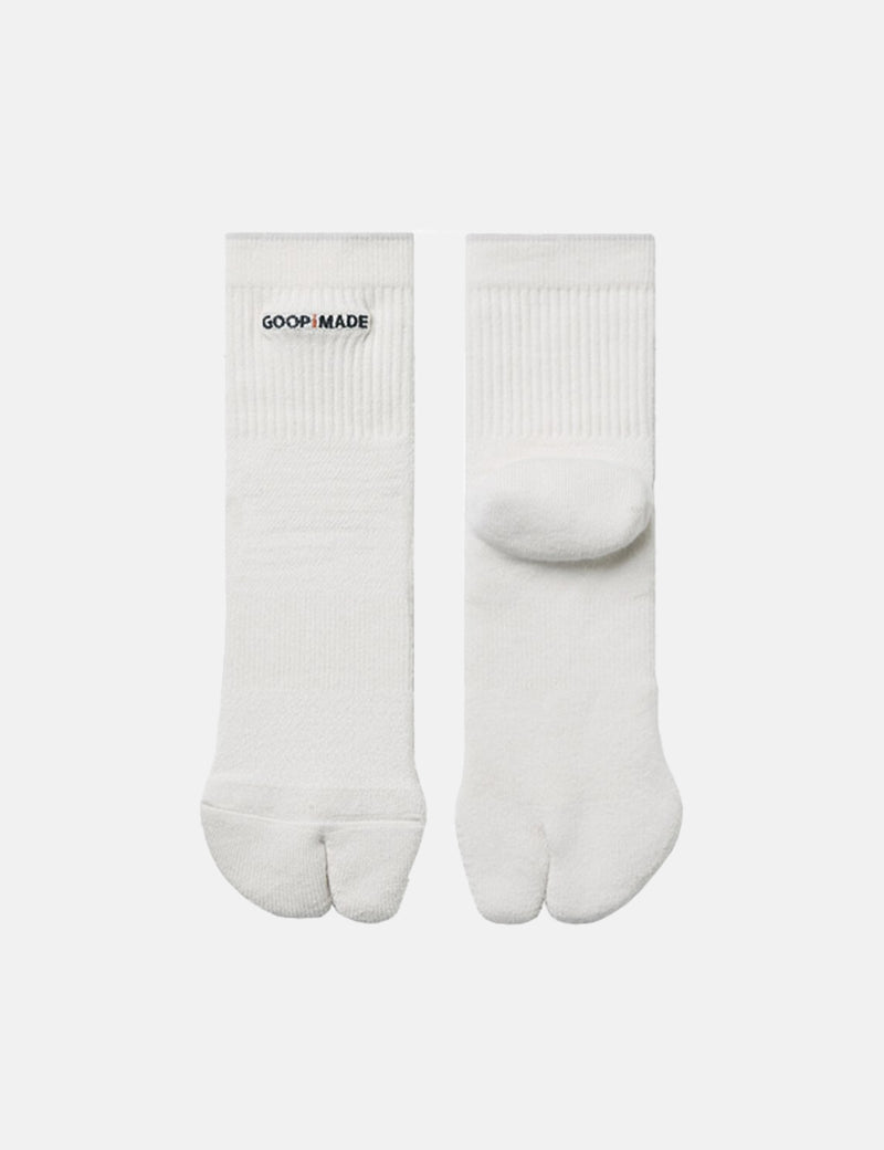 GOOPiMADE Logo Tabi Socks - Cream