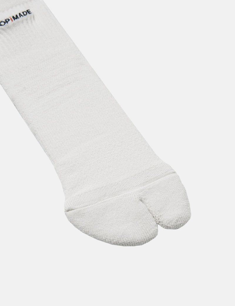 GOOPiMADE Logo Tabi Socks - Cream
