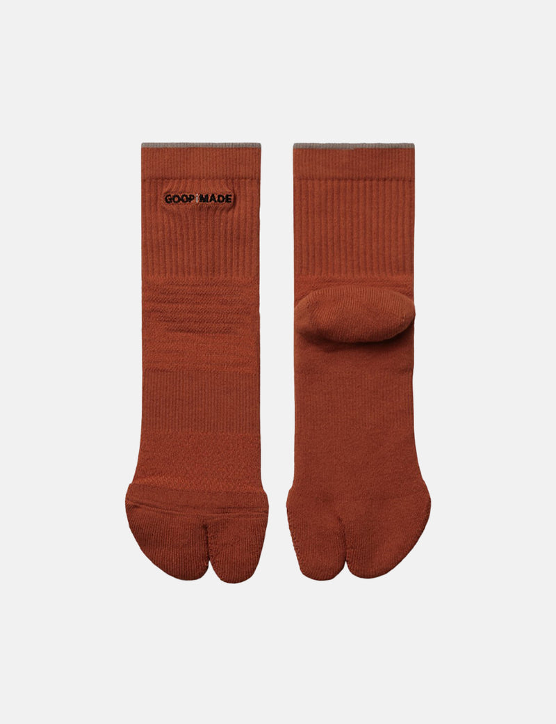 GOOPiMADE Logo Tabi Socks - Maple Red
