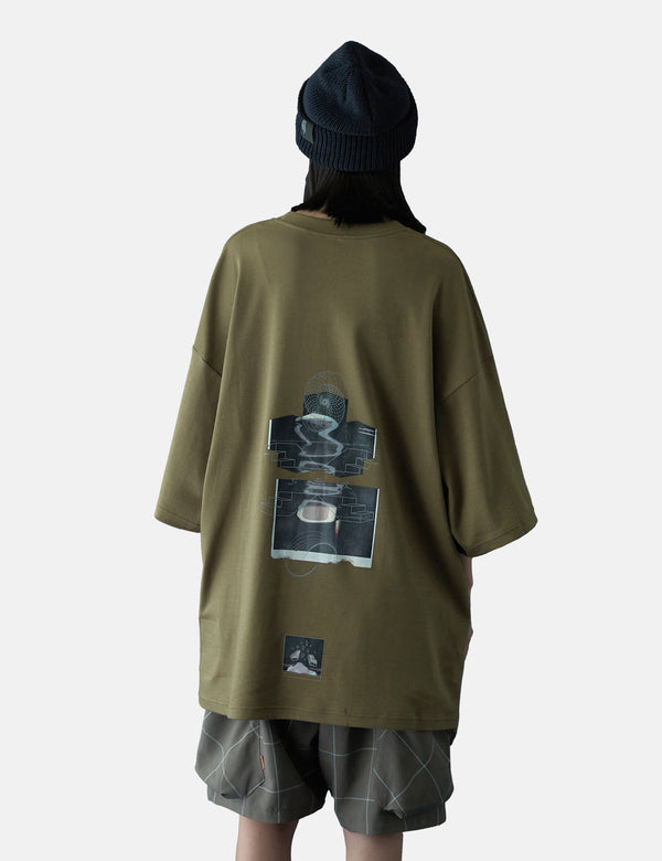 GOOPiMADE Nes-03 "Gewicht" Graphic T-Shirt - Moss Green