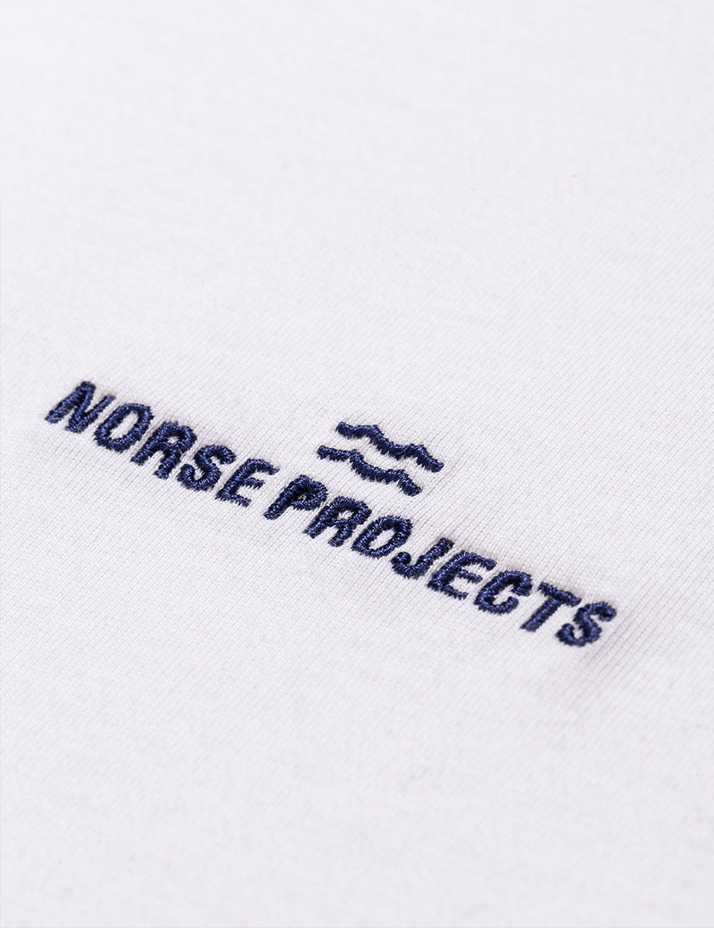 Norse Projects Niels Norse ProjectsロゴTシャツ-ホワイト
