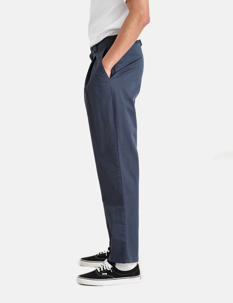 Wax London Pleat Trousers (Relaxed/Antill) - Navy Blue
